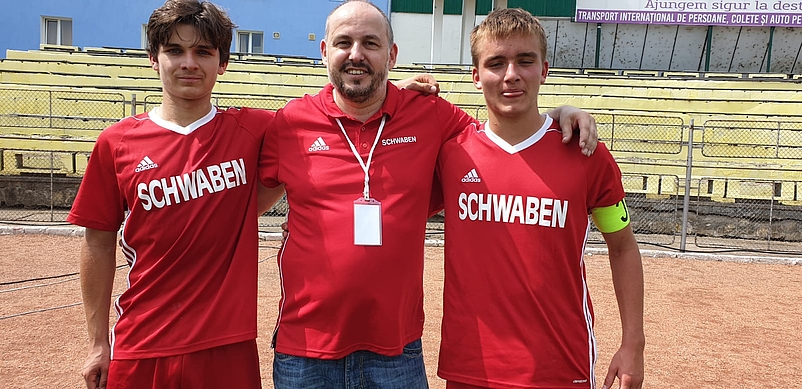 Die beiden Spieler vom FC Memmingen und unser Bezirksrat Alexander Abt mittendrin!